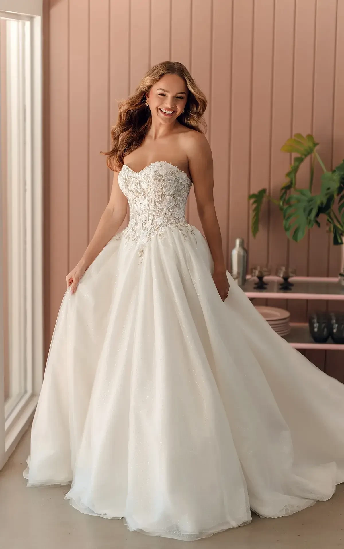 Fairytale Wedding Dresses: Bringing Your Enchanted Vision to Life. Desktop Image